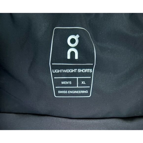 On Running Lightweight Essential 9" Shorts in Black Size XL - Picture 7 of 9